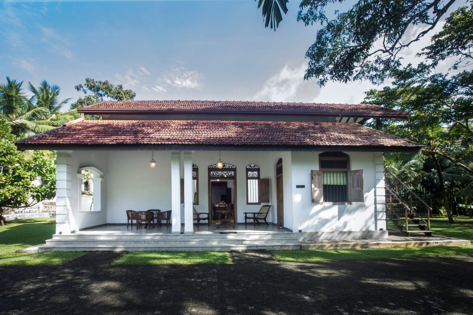 4 BEDROOM VILLA IN AHANGAMA