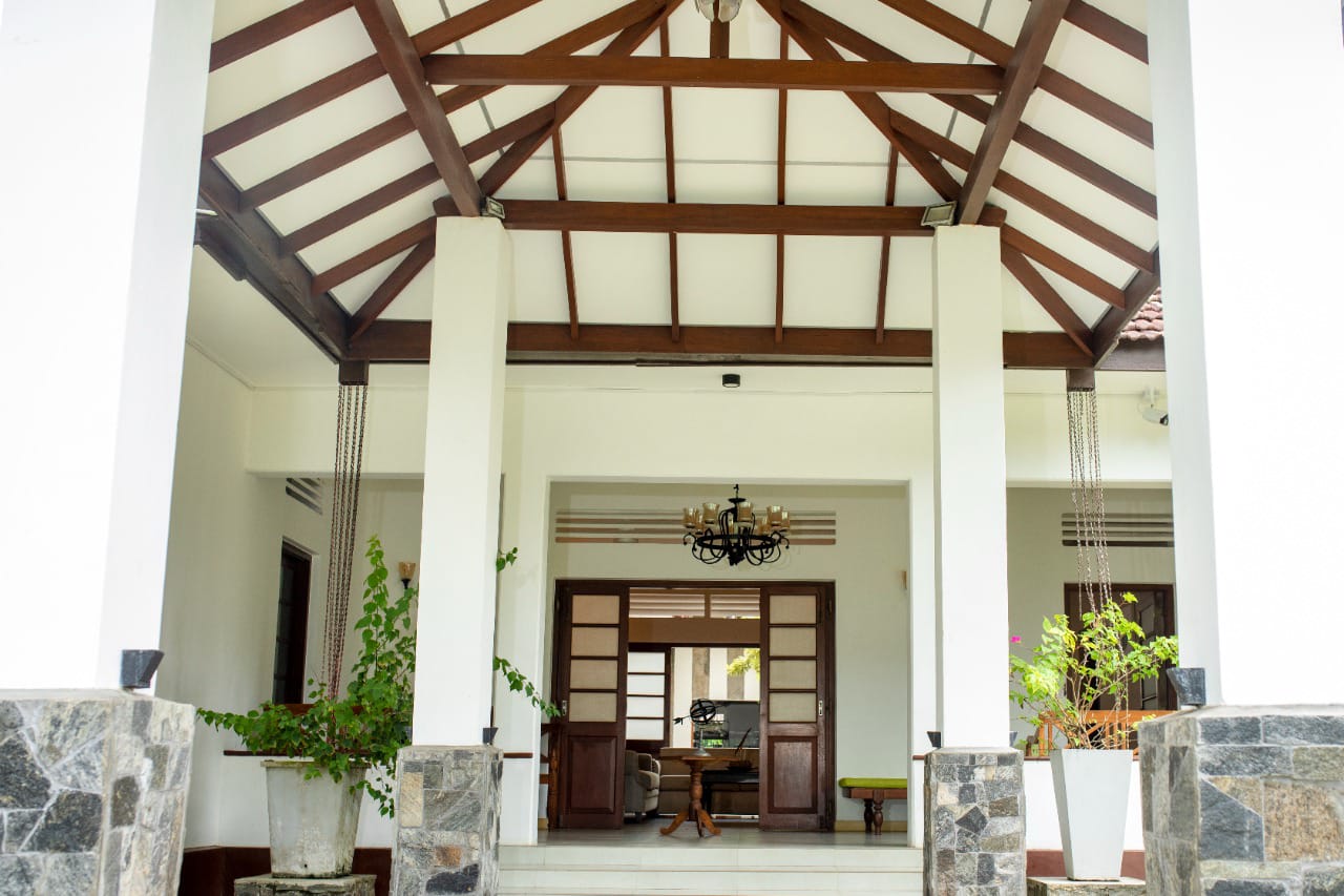 6 BEDROOM VILLA AHANGAMA