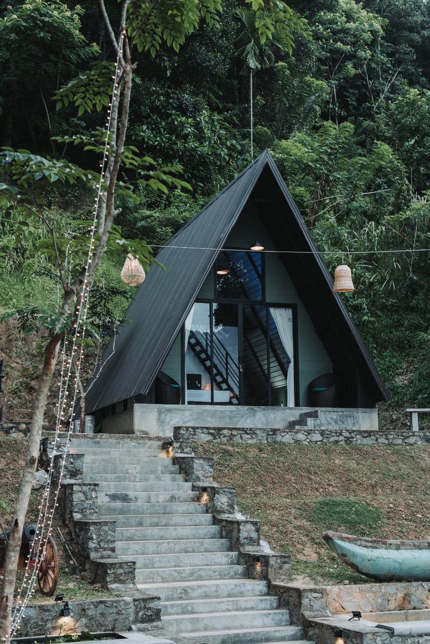 A FRAME CABIN IN DIGANA