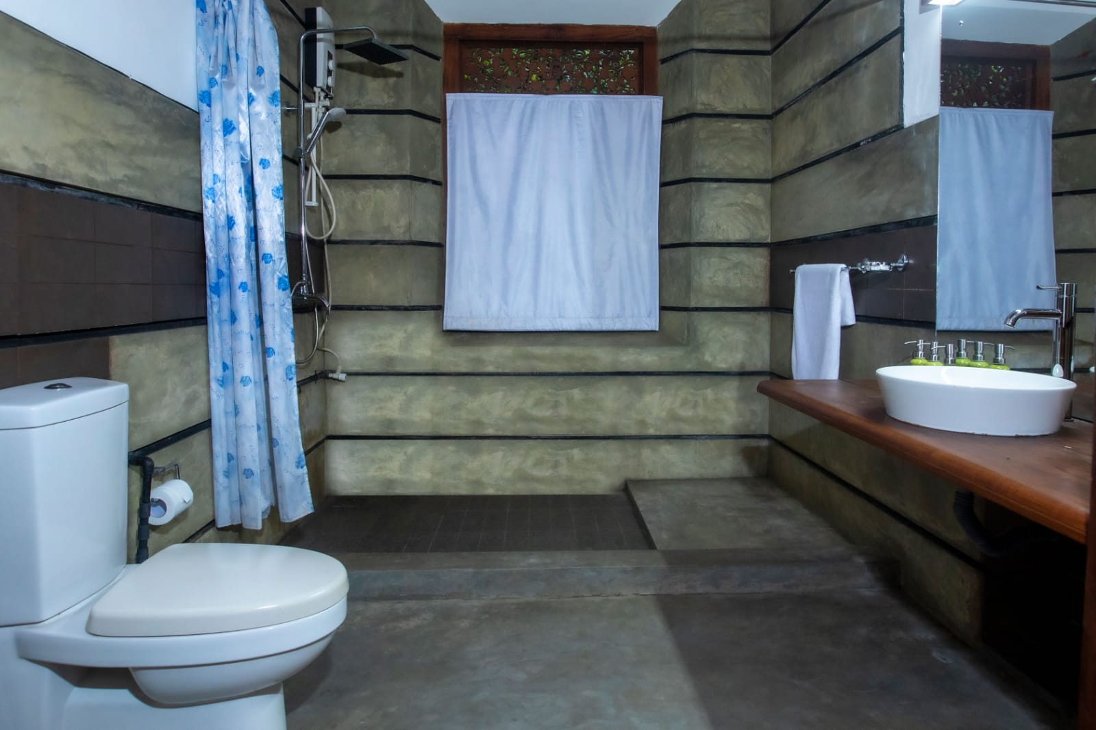 4 BEDROOM VILLA IN AHANGAMA