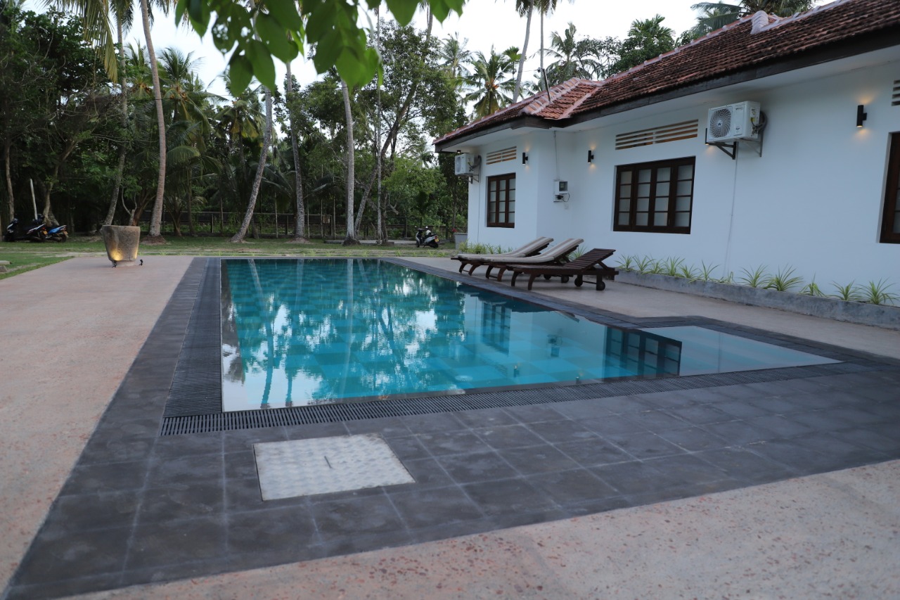 6 BEDROOM VILLA AHANGAMA