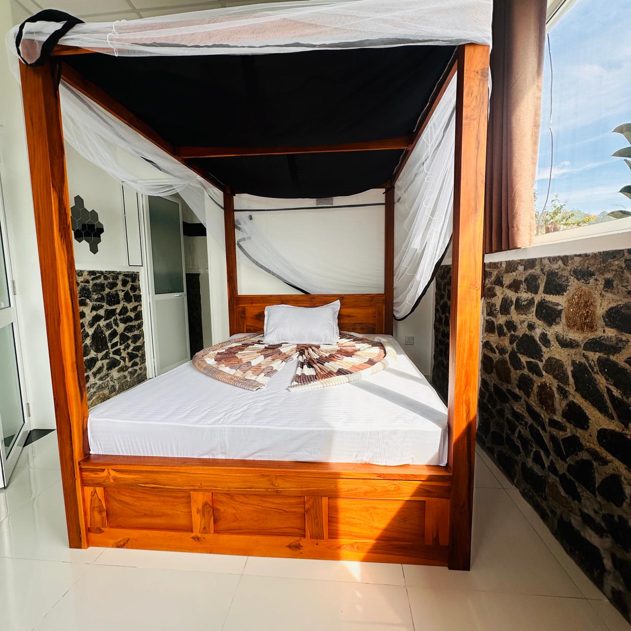ENTIRE VILLA FOR 8 PAX